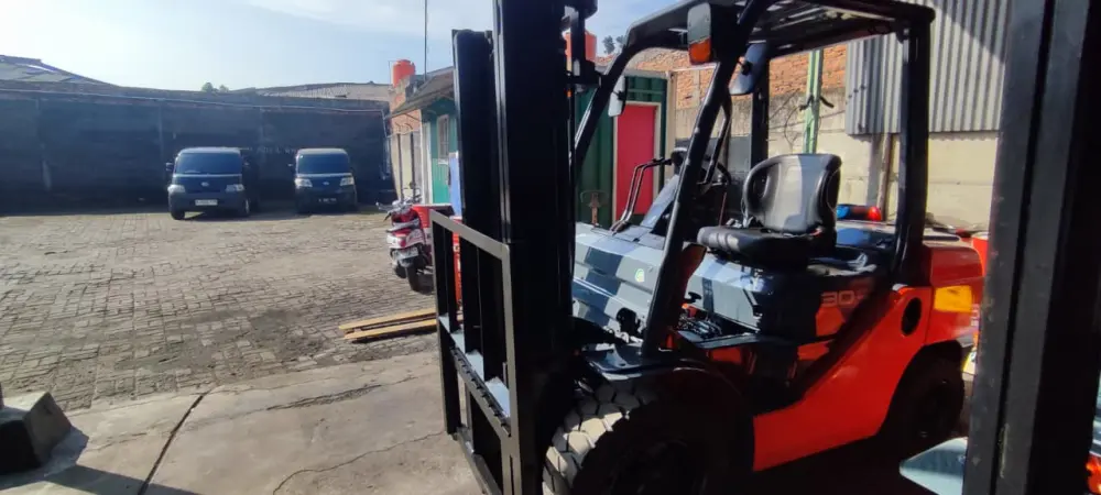 FORKLIFT TOYOTA